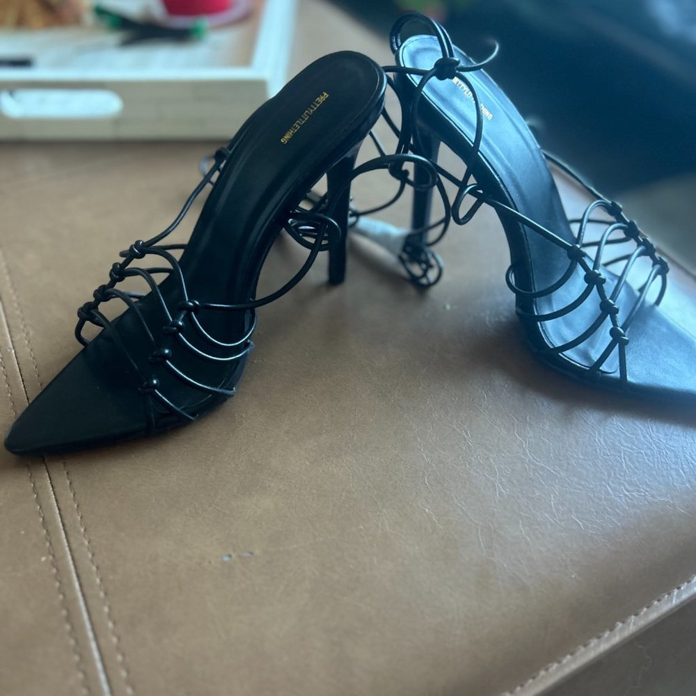BRAND NEW BLACK STRAPPY HEELS